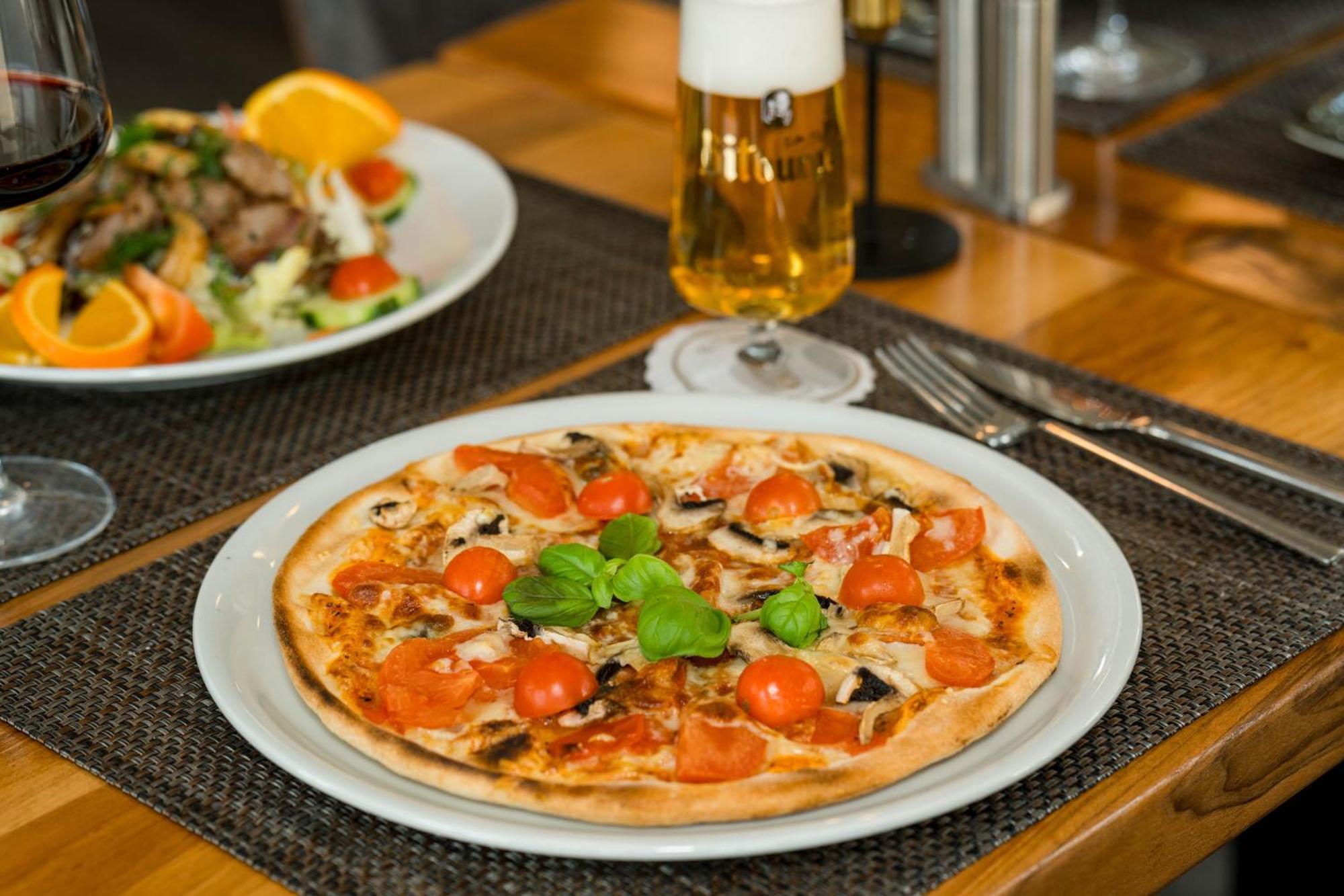 Roca Restaurant Und Hotel Bommersheim Экстерьер фото