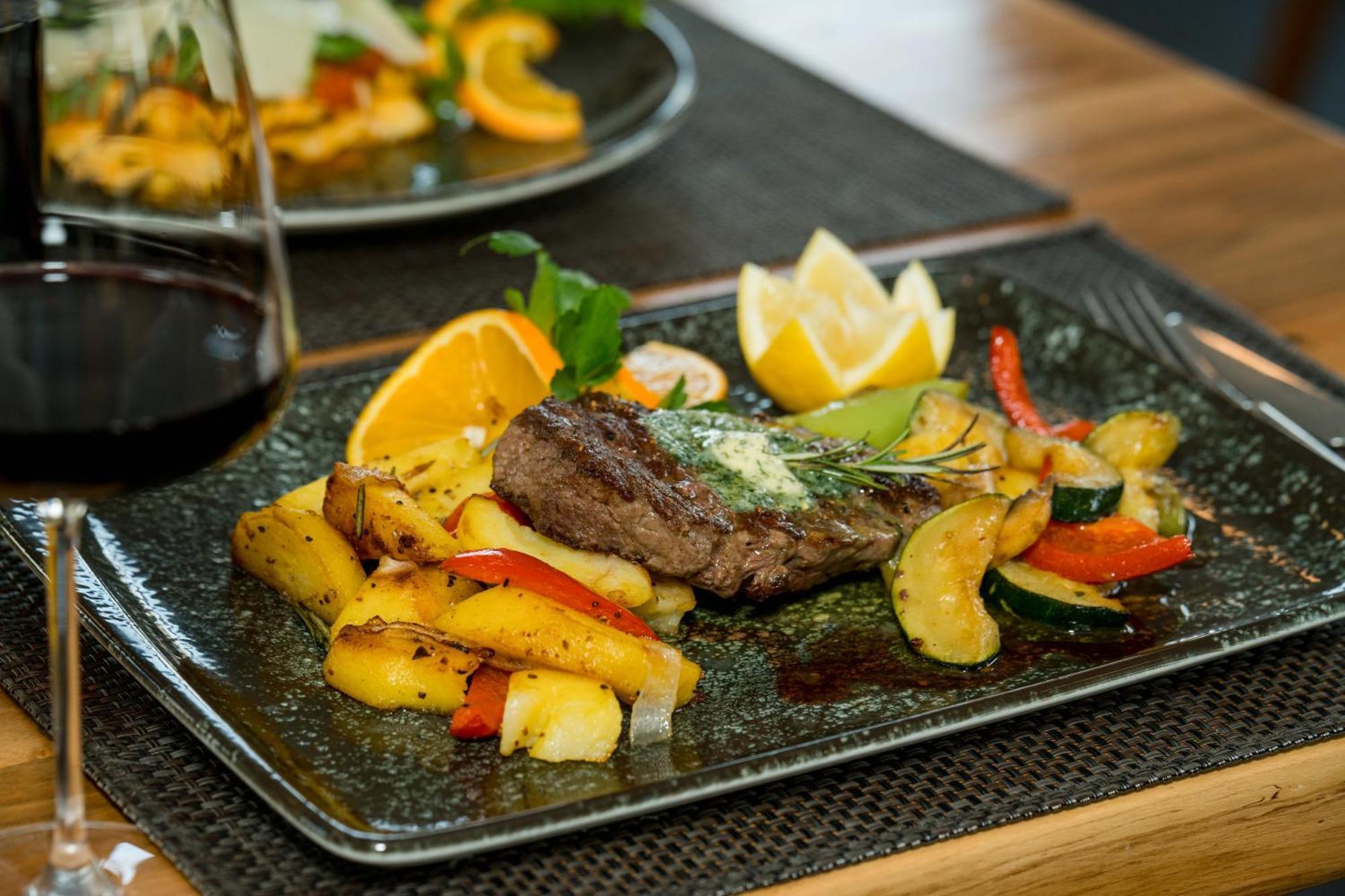 Roca Restaurant Und Hotel Bommersheim Экстерьер фото