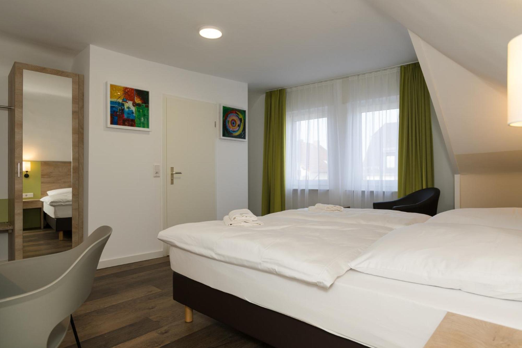 Roca Restaurant Und Hotel Bommersheim Экстерьер фото