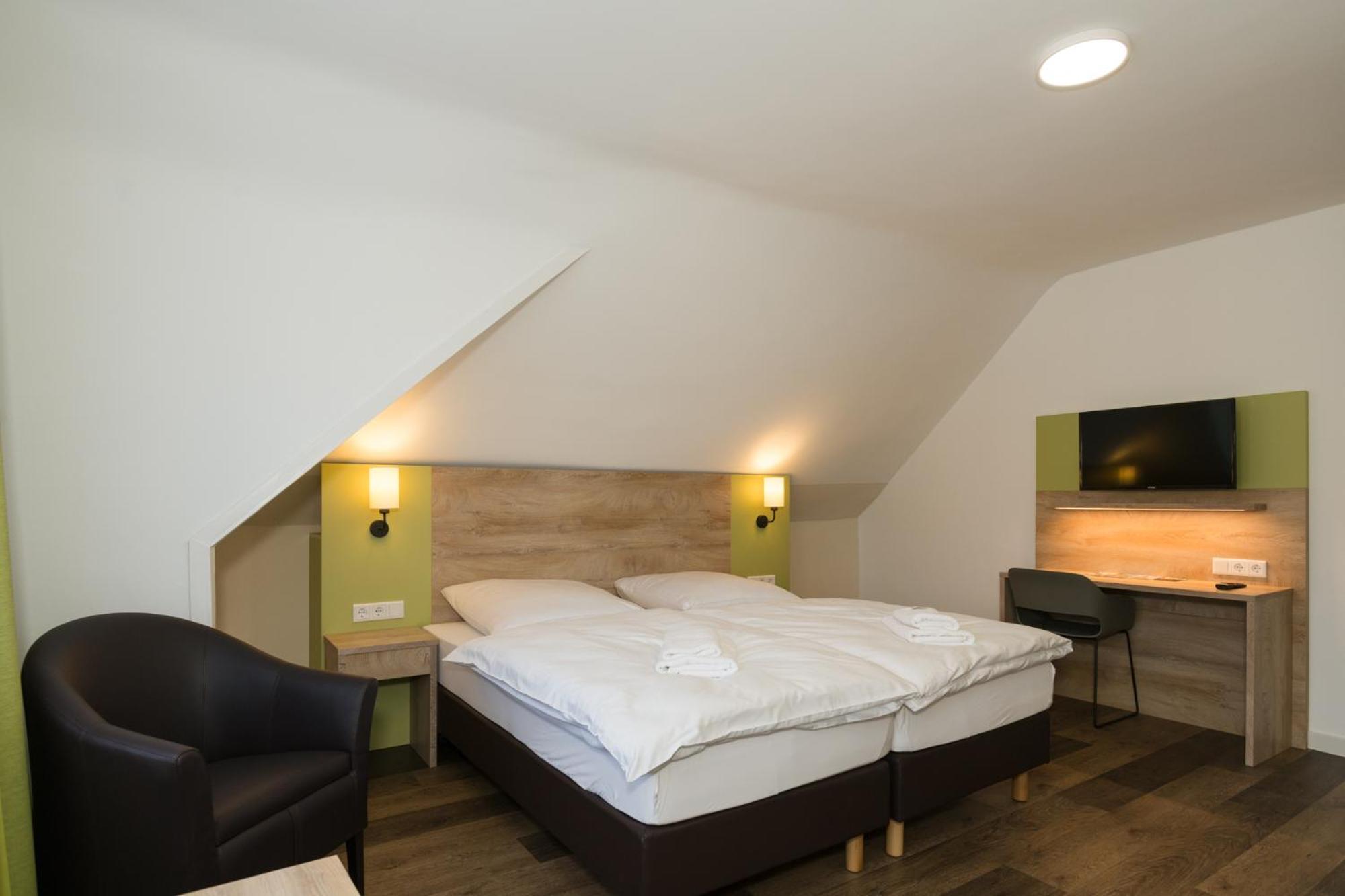 Roca Restaurant Und Hotel Bommersheim Экстерьер фото