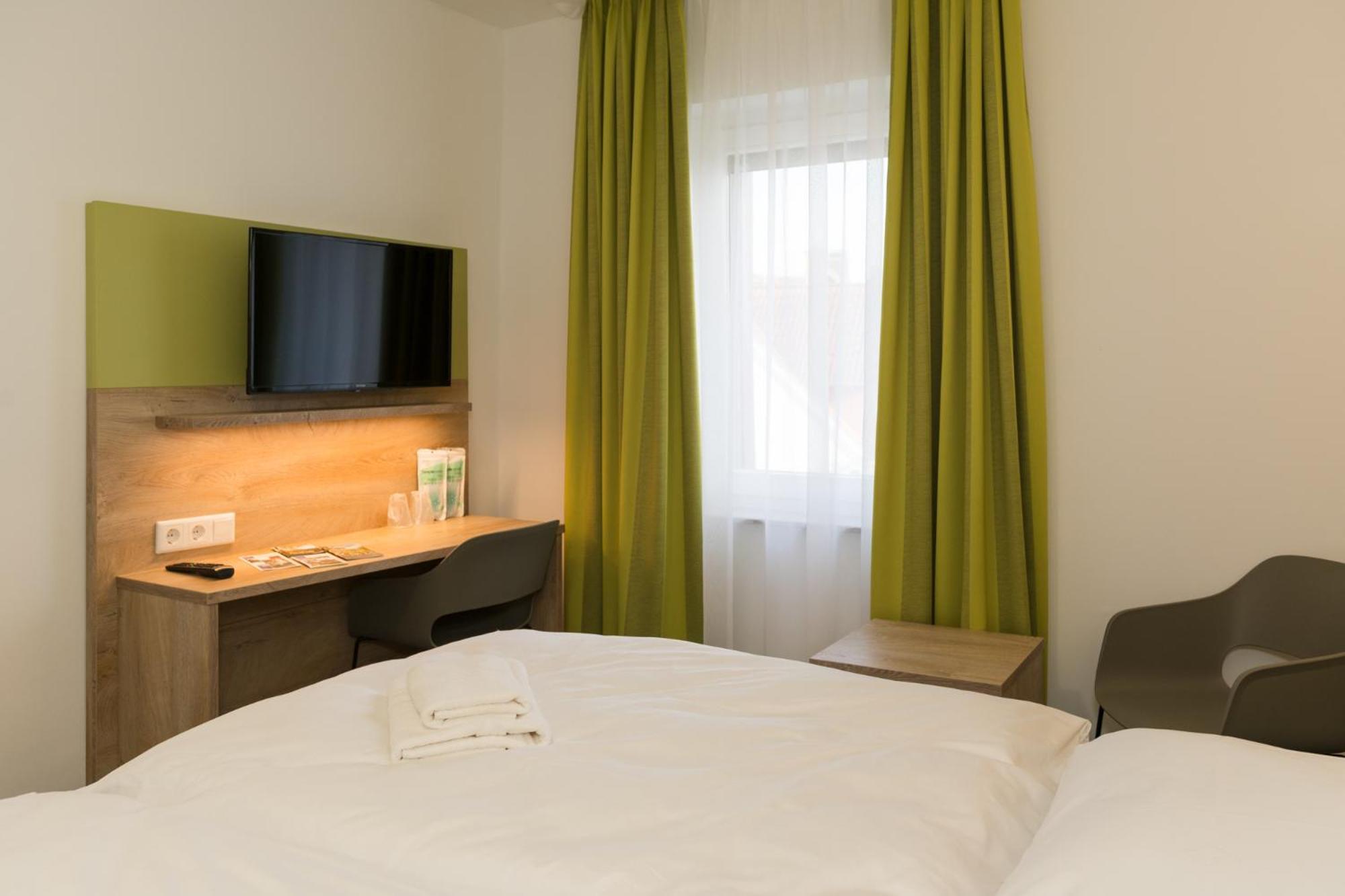 Roca Restaurant Und Hotel Bommersheim Экстерьер фото