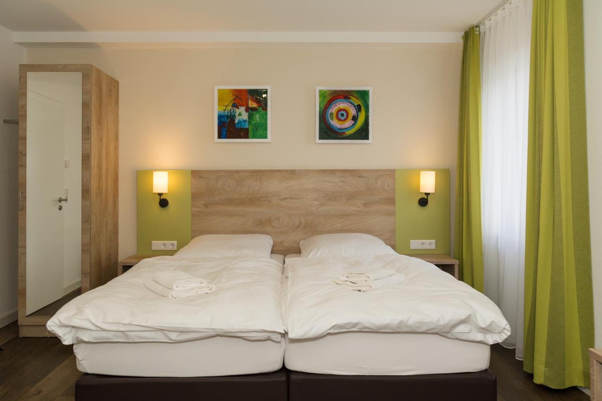 Roca Restaurant Und Hotel Bommersheim Экстерьер фото