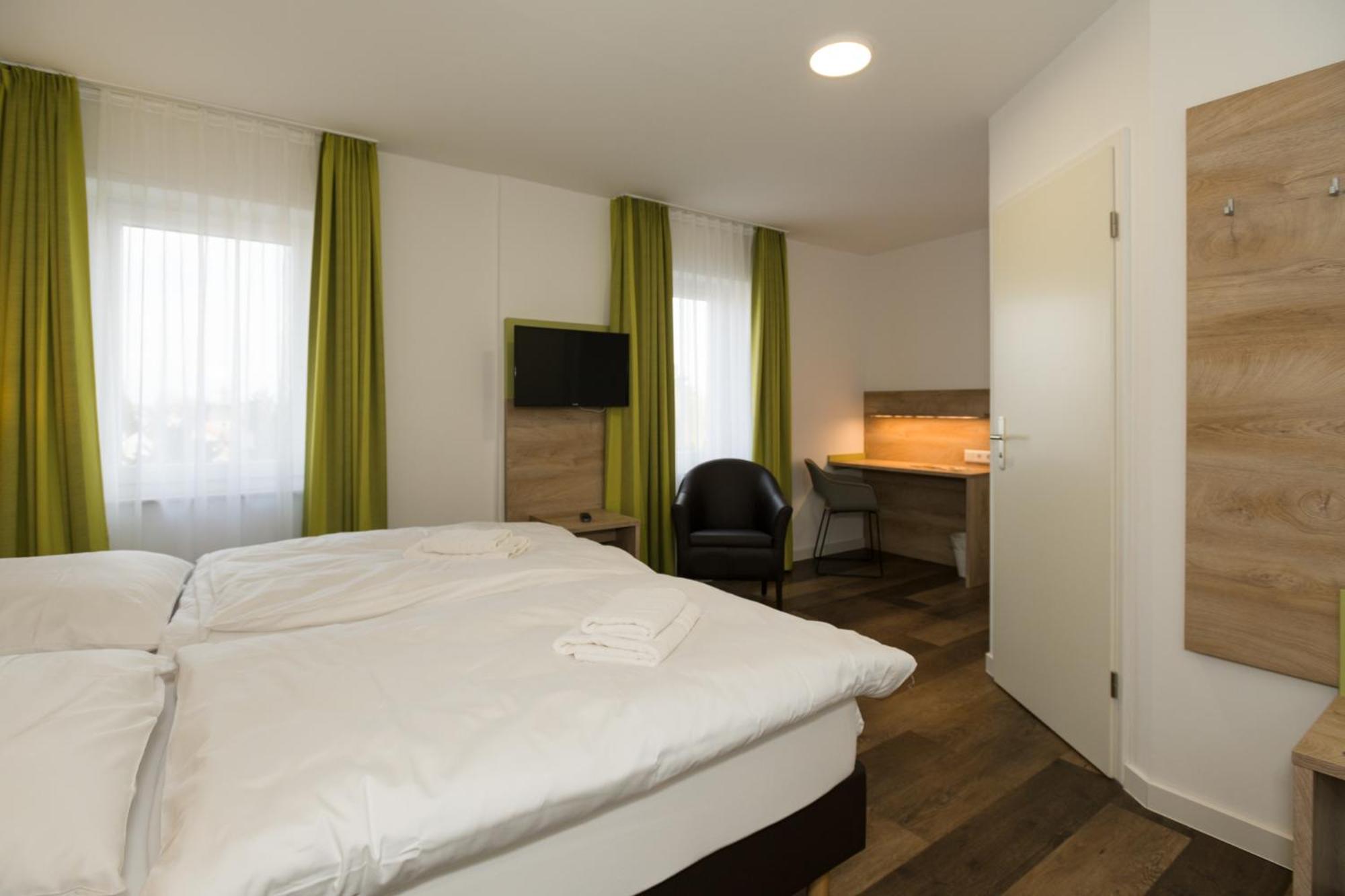 Roca Restaurant Und Hotel Bommersheim Экстерьер фото