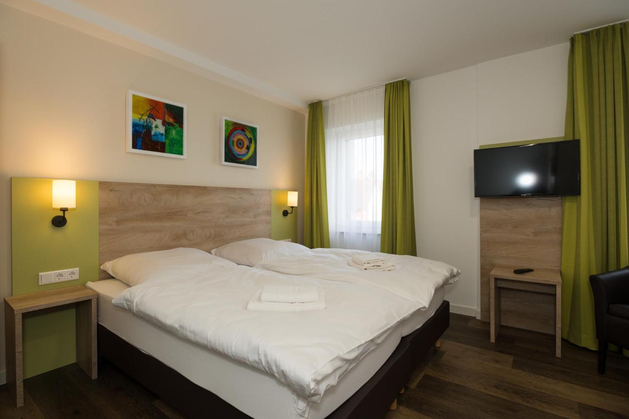 Roca Restaurant Und Hotel Bommersheim Экстерьер фото
